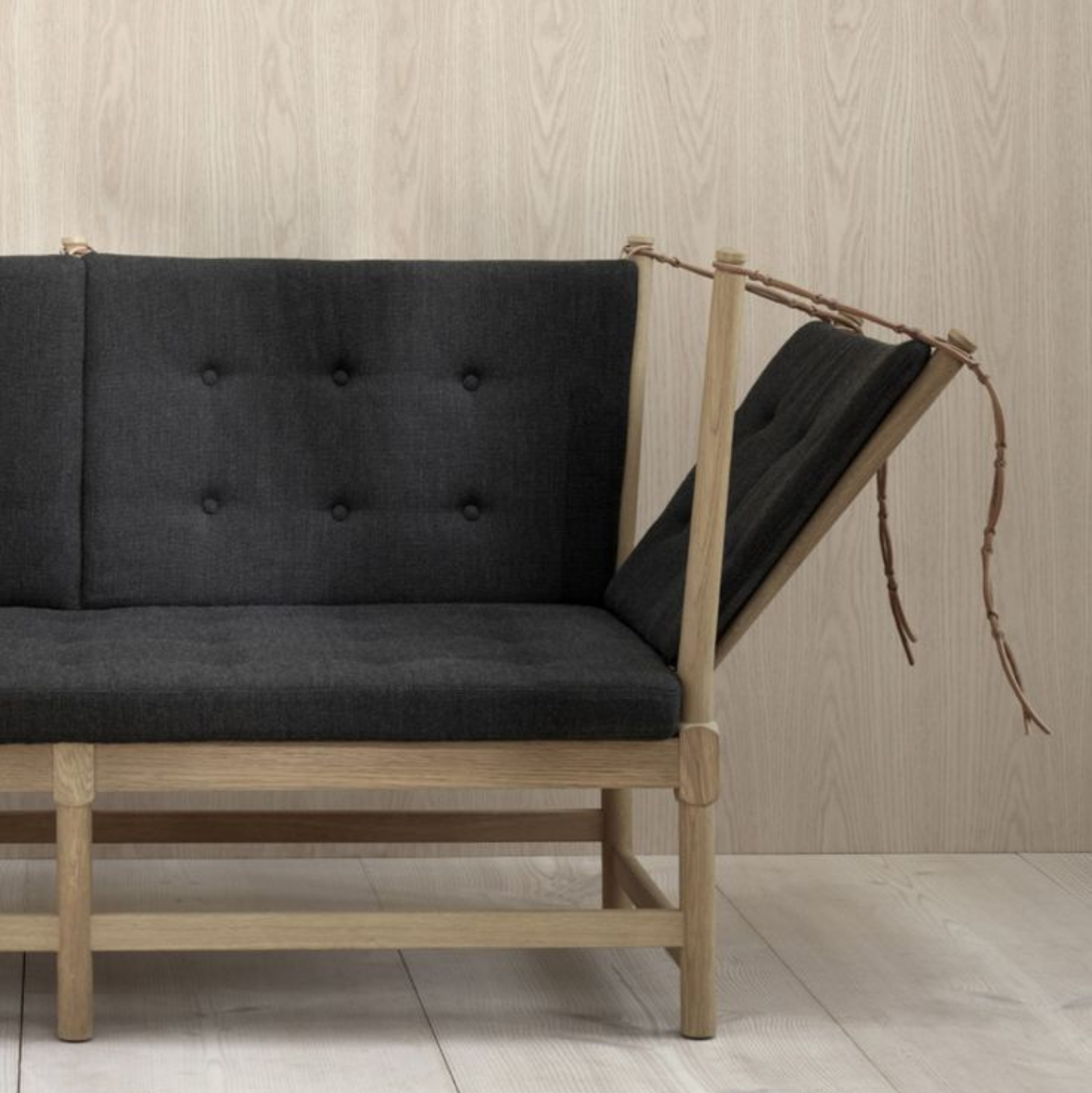 Spoke Back Sofa (4)